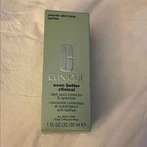 Clinique Even Better Clinical Dark Spot Corrector - Light Green